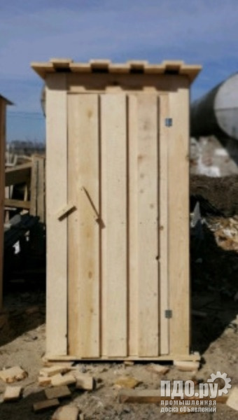 Деревянный туалет для дома и дачи