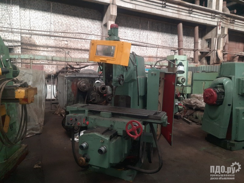 Вертикально-фрезерный станок 6Т12-1