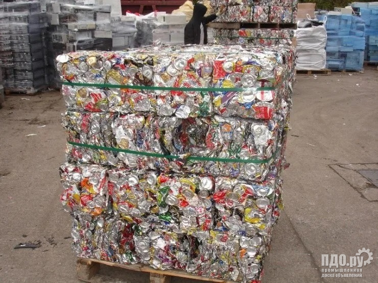 Использованные алюминиевые банки для напитков