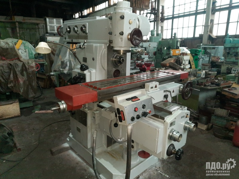 Станок фрезерный широкоуниверсальный 6Т82Ш-1.